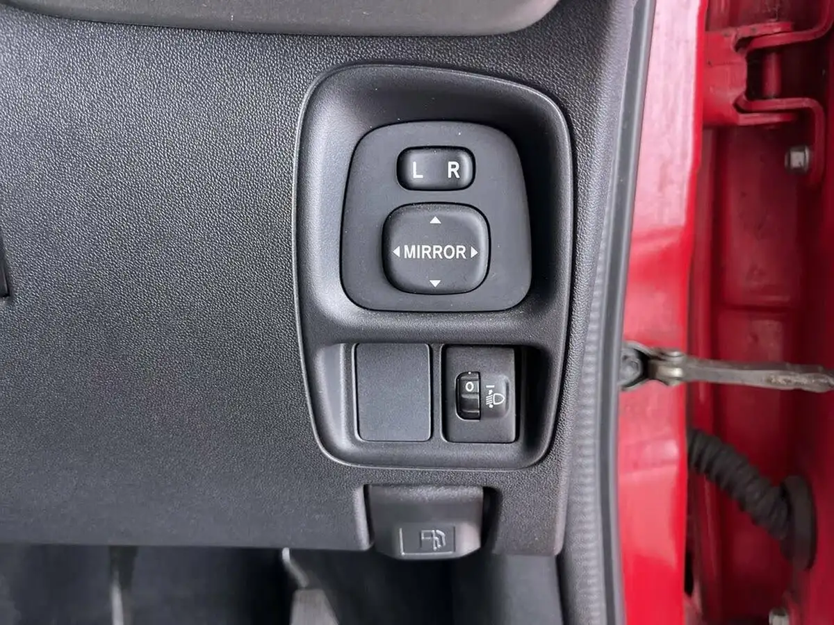 2015-toyota-aygo-10-vvt-i-x-play-3d-big-44