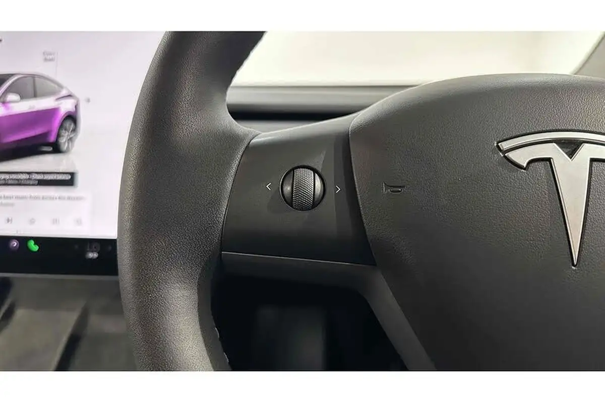 2022-tesla-model-y-e-long-range-big-36