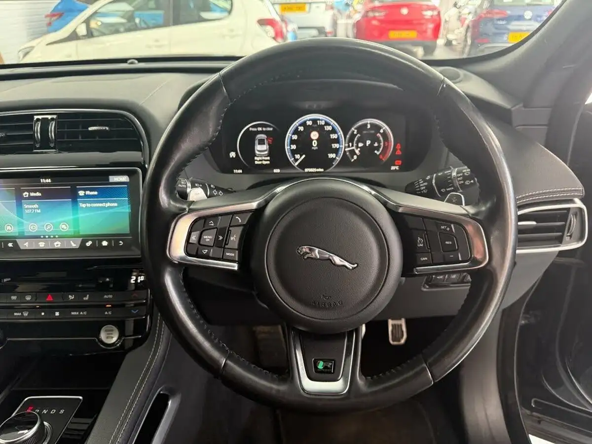 2017-jaguar-f-pace-20-i4d-r-sport-180ps-awd-ss-auto-big-31