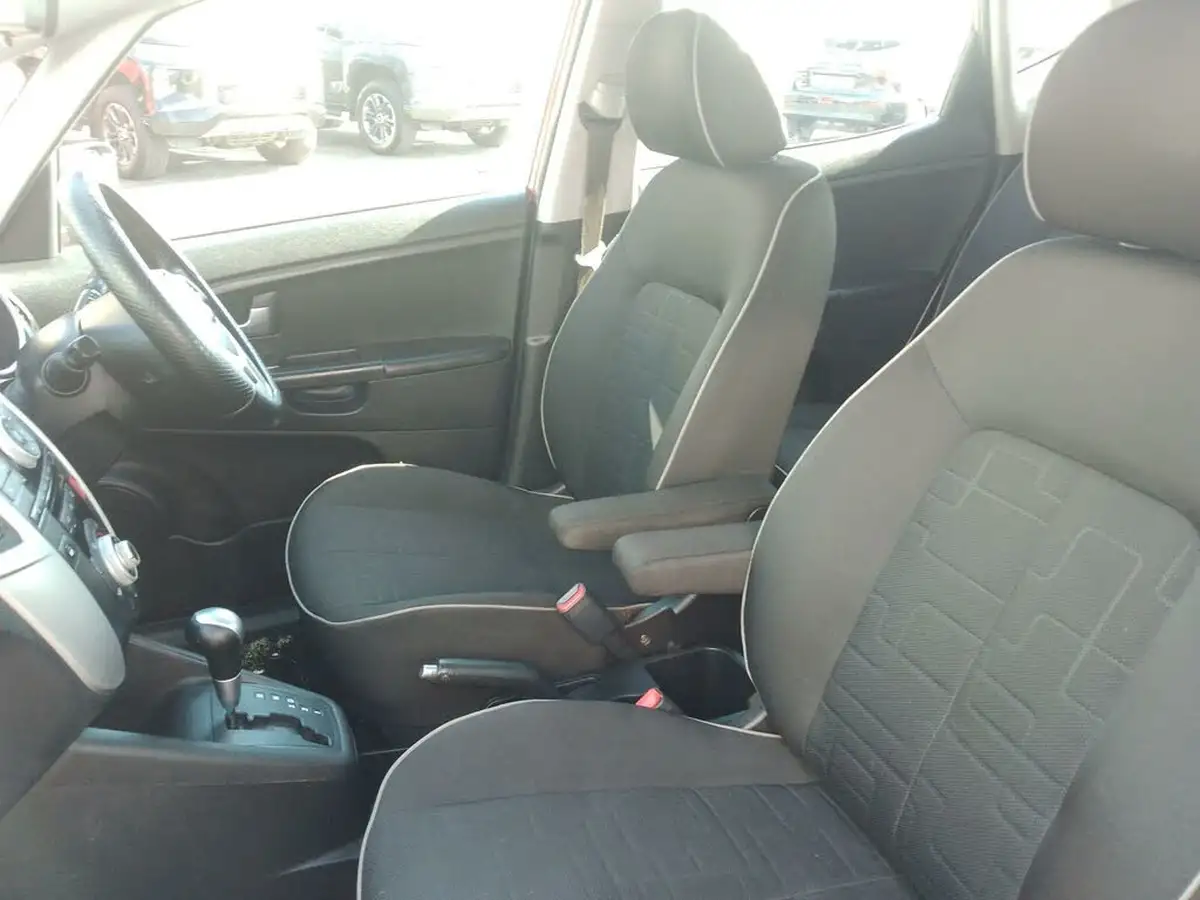 2012-kia-venga-16-2-big-20
