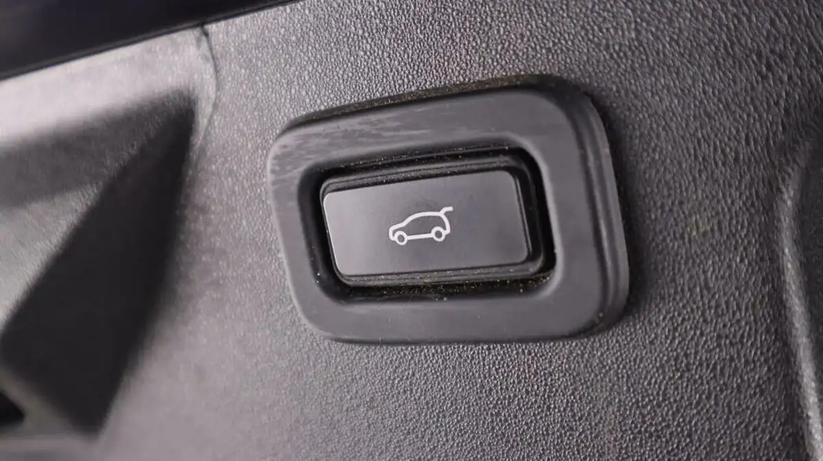 2021-land-rover-discovery-sport-15-p300e-r-dynamic-se-big-19