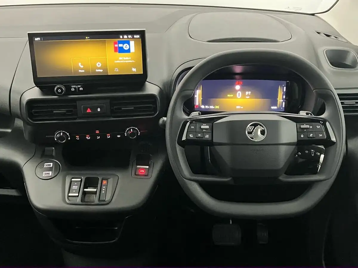 2024-vauxhall-combo-life-e-design-xl-big-14