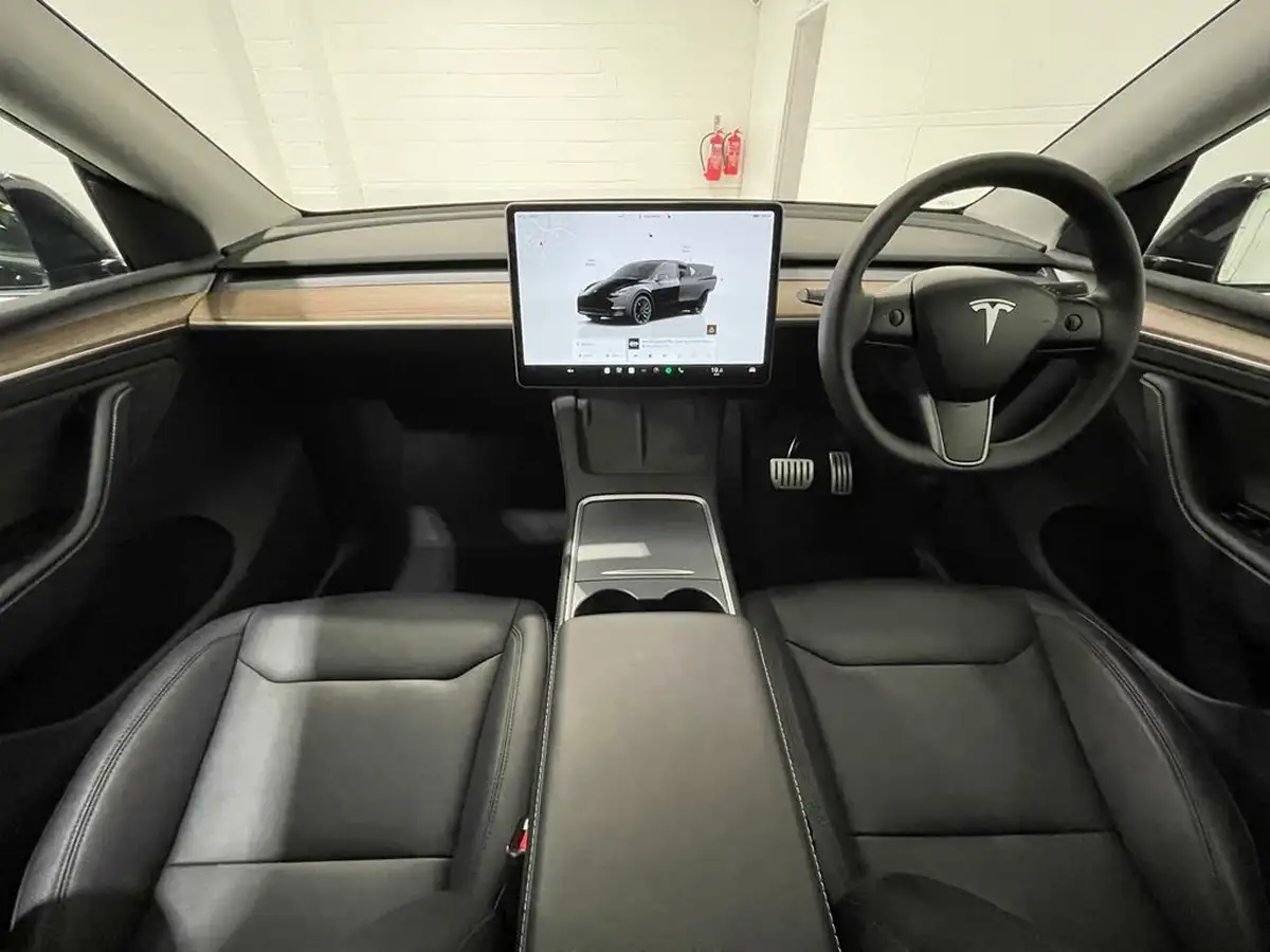 2024-tesla-model-y-e-performance-big-32