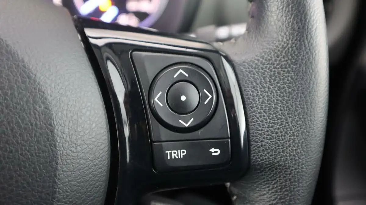 2020-toyota-yaris-15-vvt-i-icon-tech-98bhp-hybrid-1497cc-e-cvt-big-23