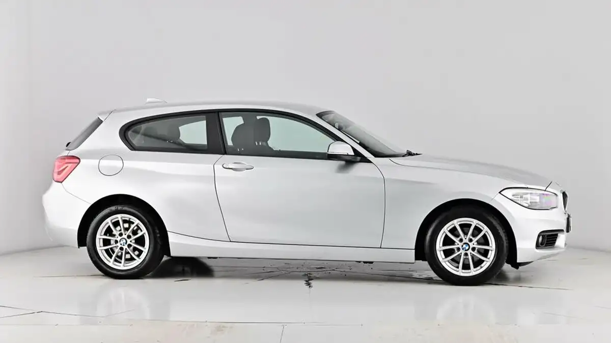 2017-bmw-1-series-20td-118d-se-3d-big-75