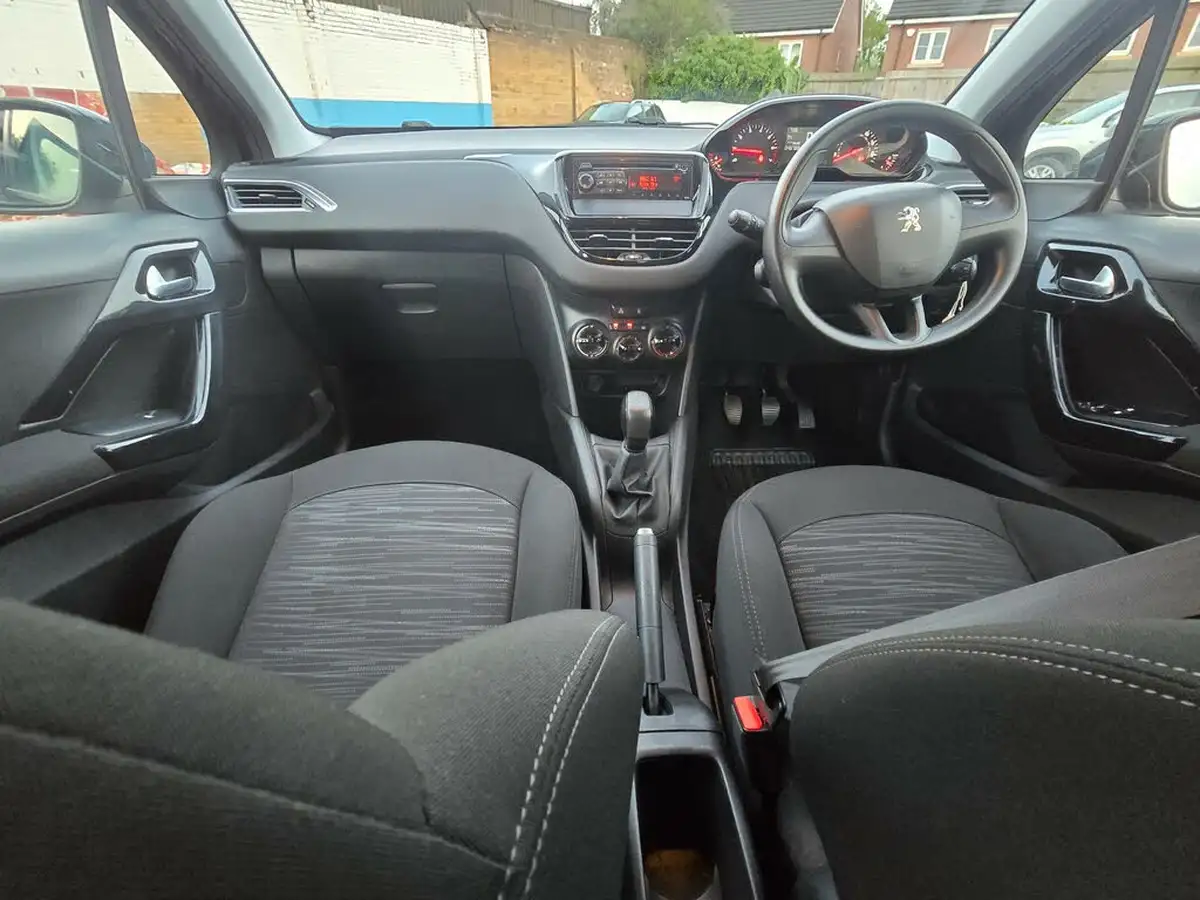 2012-peugeot-208-12-access-5d-big-12