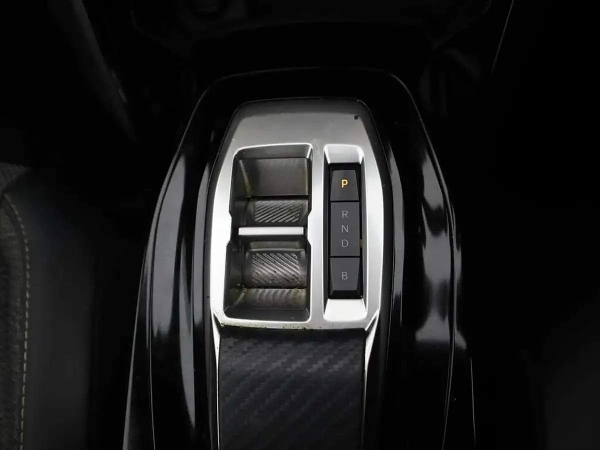 2024-peugeot-2008-suv-e-allure-136ps-50kwh-big-17