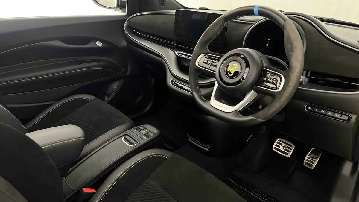 2023-abarth-500c-e-500e-turismo-big-22