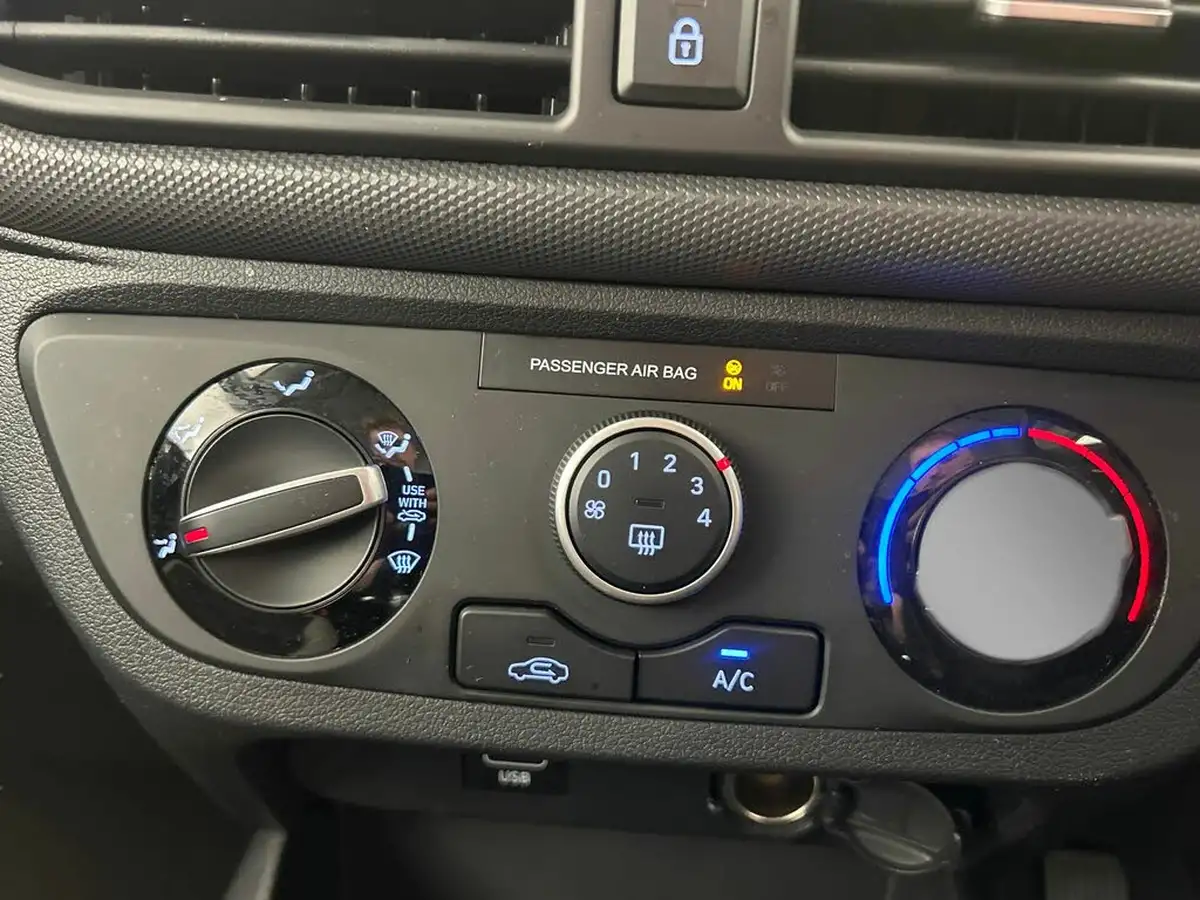 2023-hyundai-i10-10-se-big-15