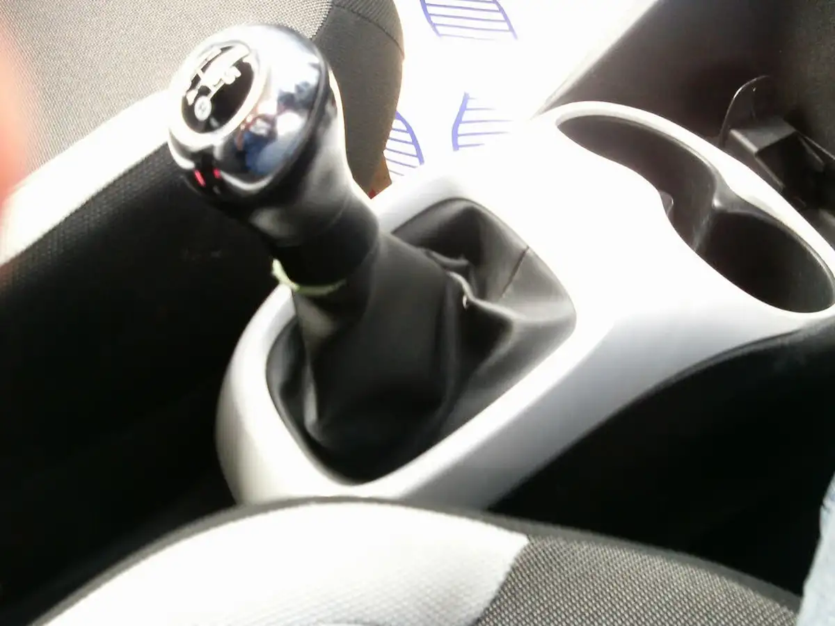 2016-toyota-aygo-10-vvt-i-x-pure-5d-big-9