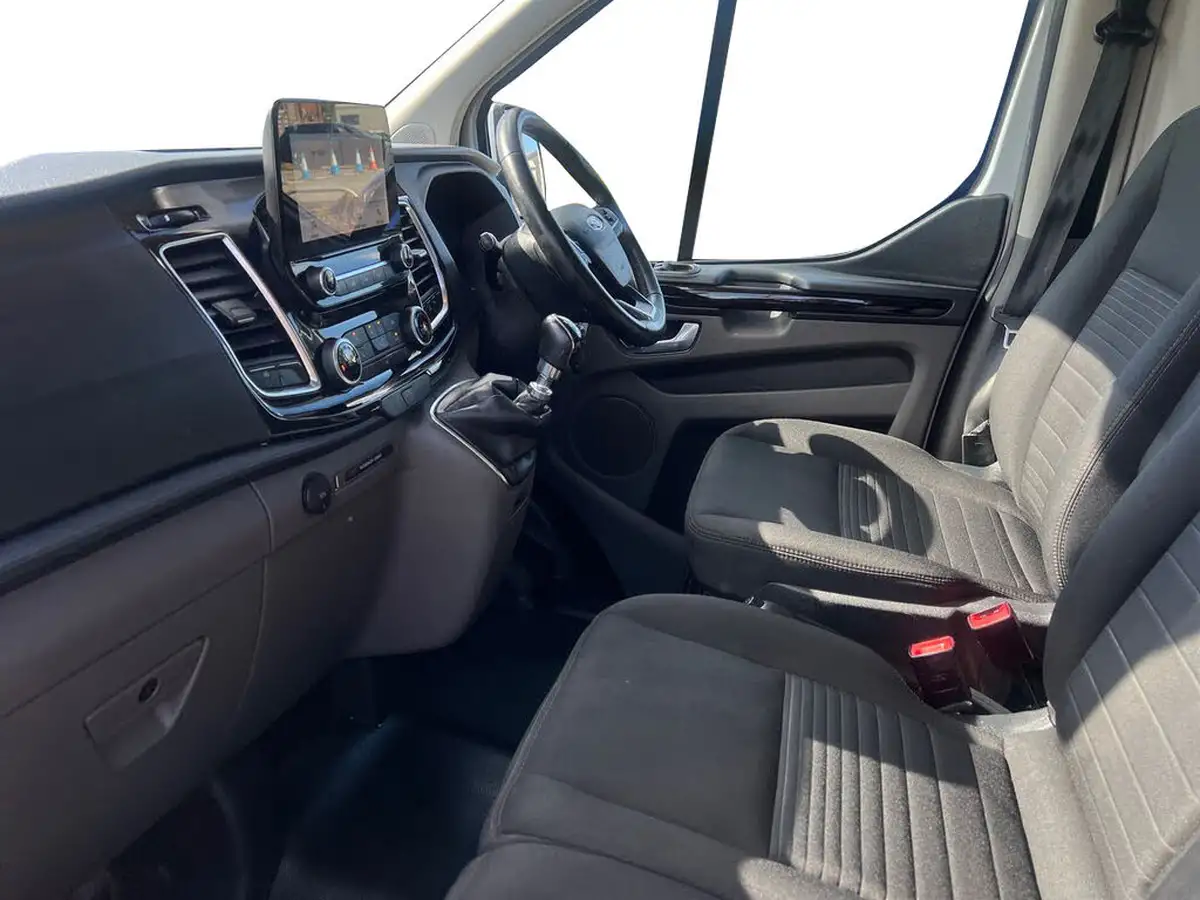 2023-ford-transit-custom-big-13