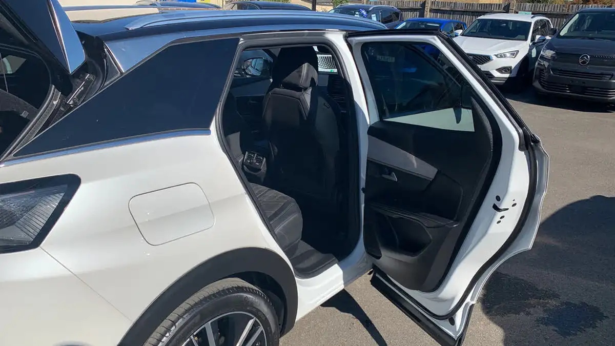 2022-peugeot-3008-suv-16-puretech-gt-premium-225bhp-hybrid-e-eat8-big-53