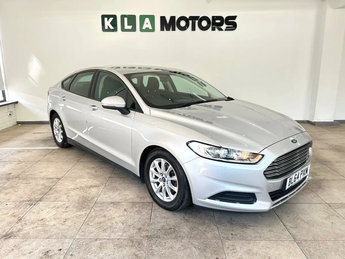 2015-ford-mondeo-16tdci-style-hatchback-big-6
