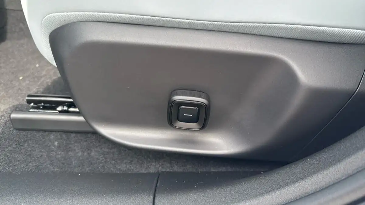 2025-volvo-ex30-e-single-motor-ultra-big-35