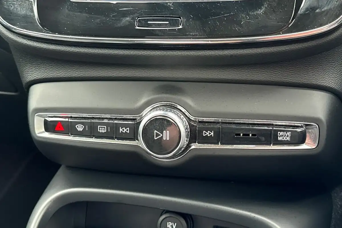 2019-volvo-xc40-15-t3-inscription-163bhp-geartronic-big-13