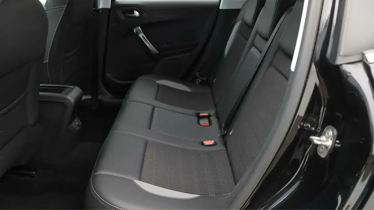 2019-peugeot-2008-suv-12-puretech-allure-130bhp-big-16