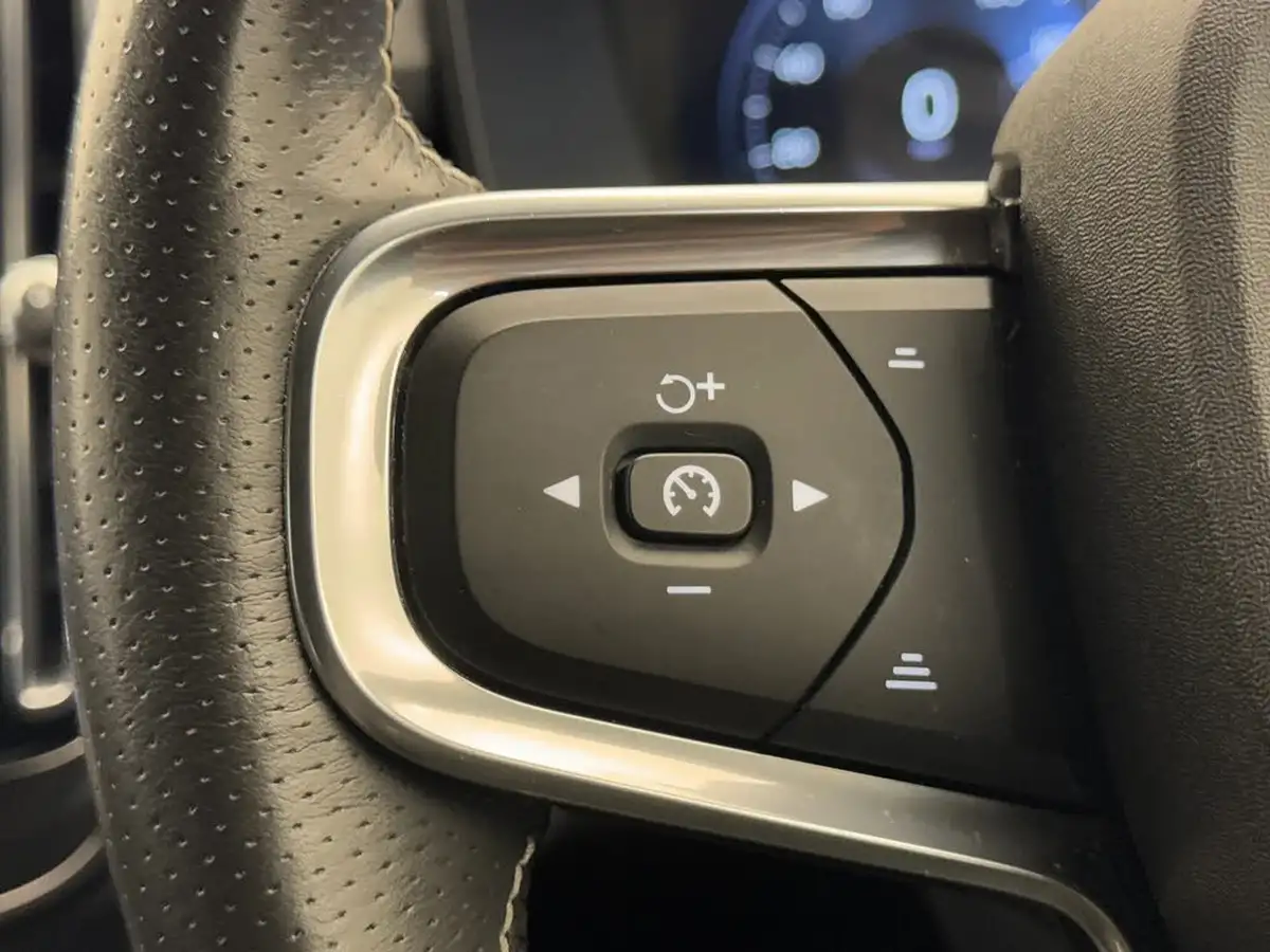 2020-volvo-xc40-15-t3-r-design-geartronic-big-19