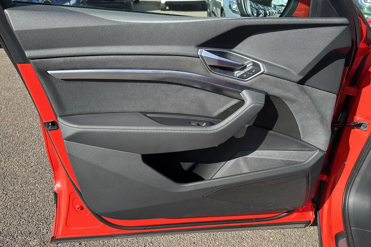 2022-audi-e-tron-55e-s-line-sportback-big-38
