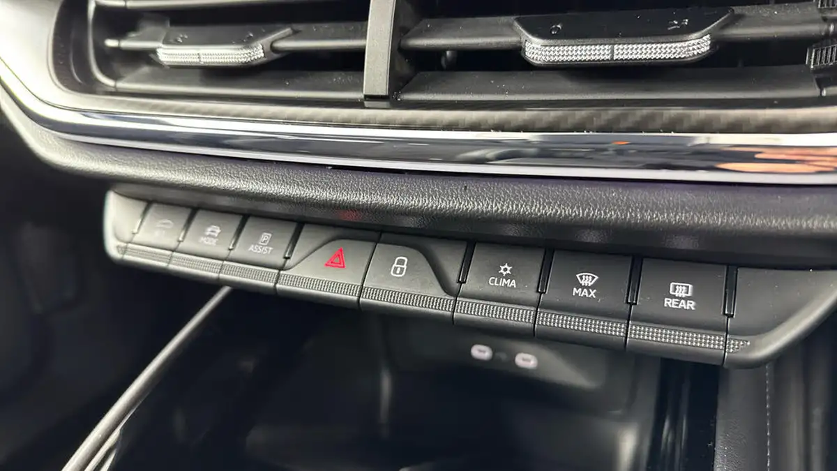 2023-skoda-enyaq-e-80-sportline-big-16