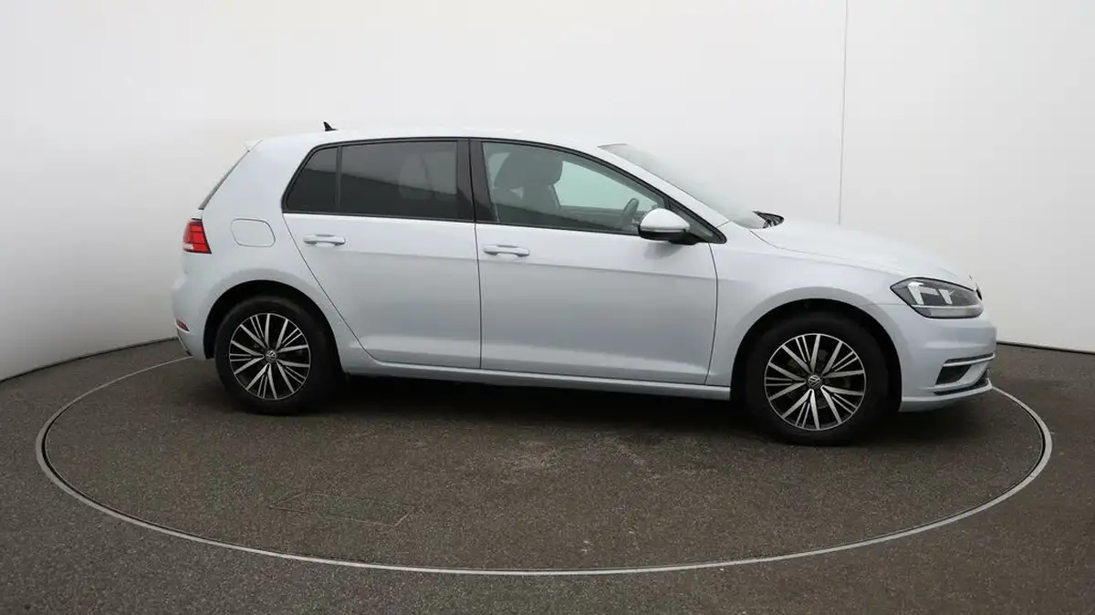 2018-volkswagen-golf-10-tsi-se-115ps-hatchback-5d-big-40