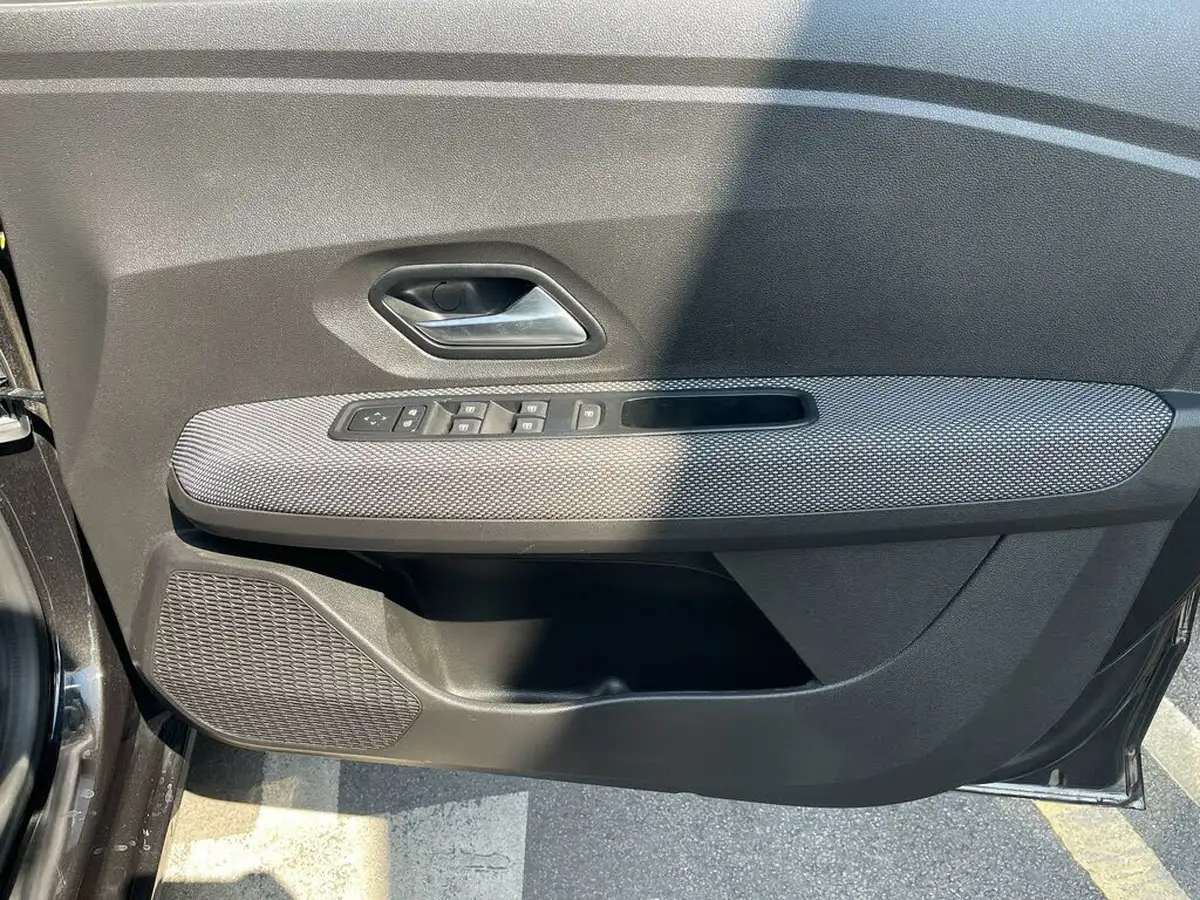 2022-dacia-sandero-10-tce-comfort-90bhp-big-26