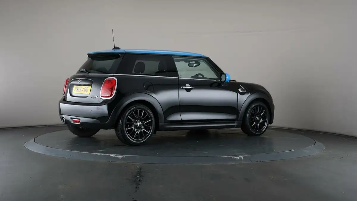 2019-mini-cooper-15-cooper-classic-hatchback-3d-big-54