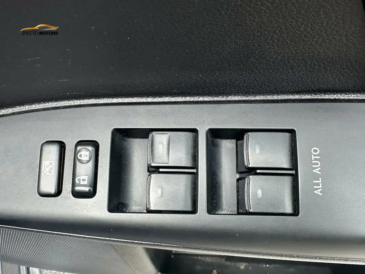 2013-lexus-ct-200h-18-advance-big-44