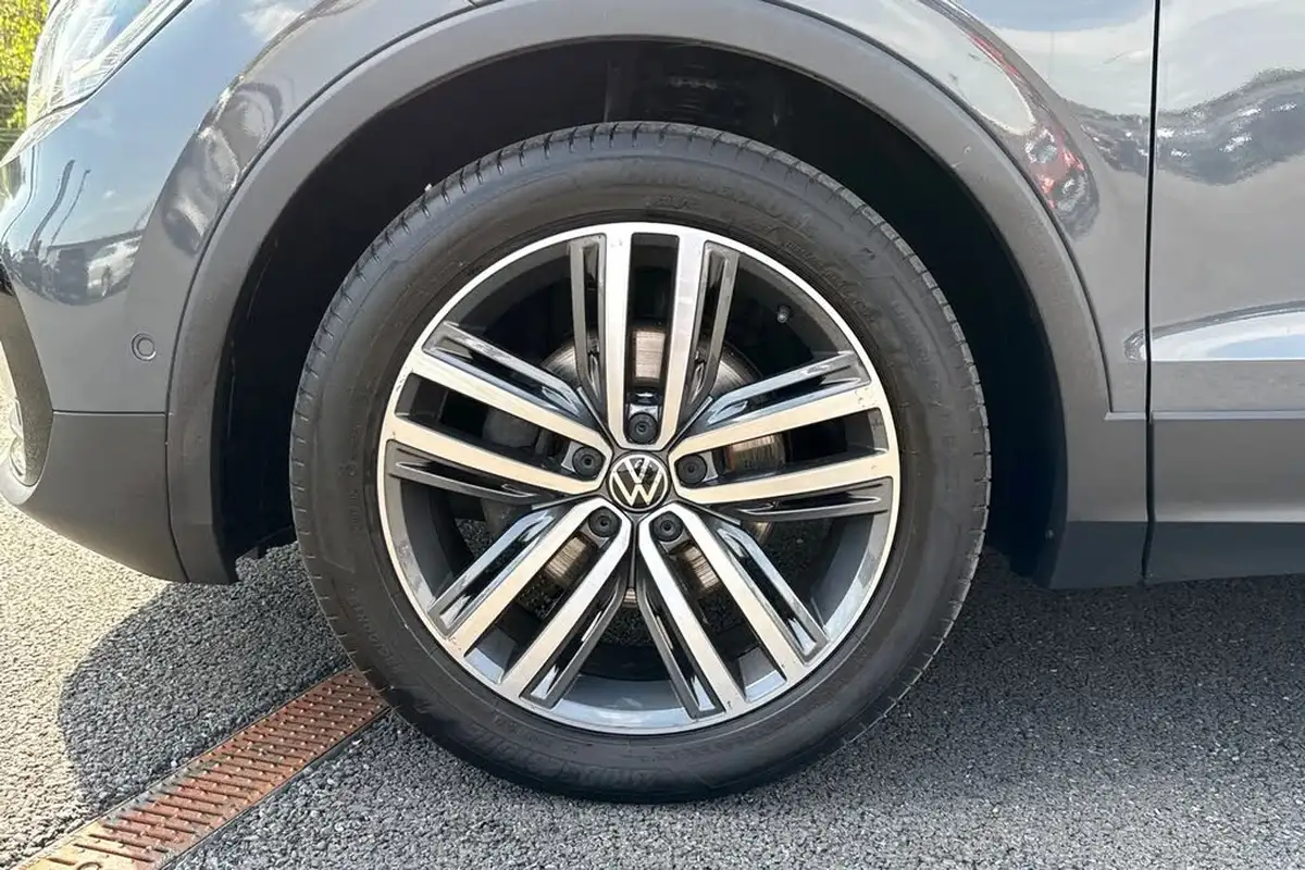 2022-volkswagen-tiguan-15-tsi-elegance-big-12