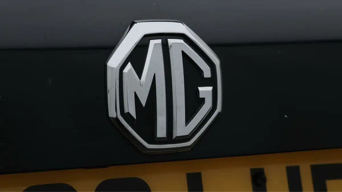 2022-mg-hs-15t-gdi-exclusive-162ps-big-22