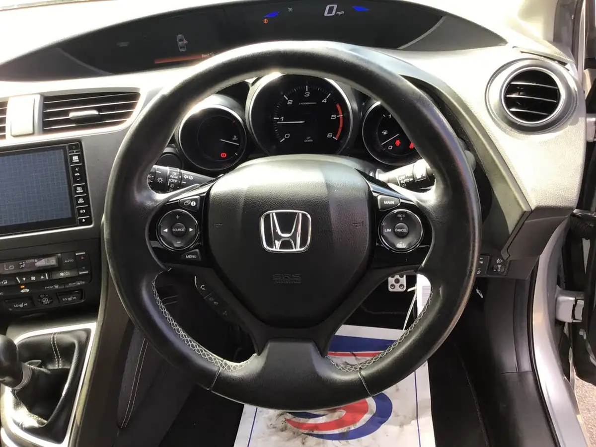 2017-honda-civic-16-i-dtec-sr-dasp-hatchback-big-18