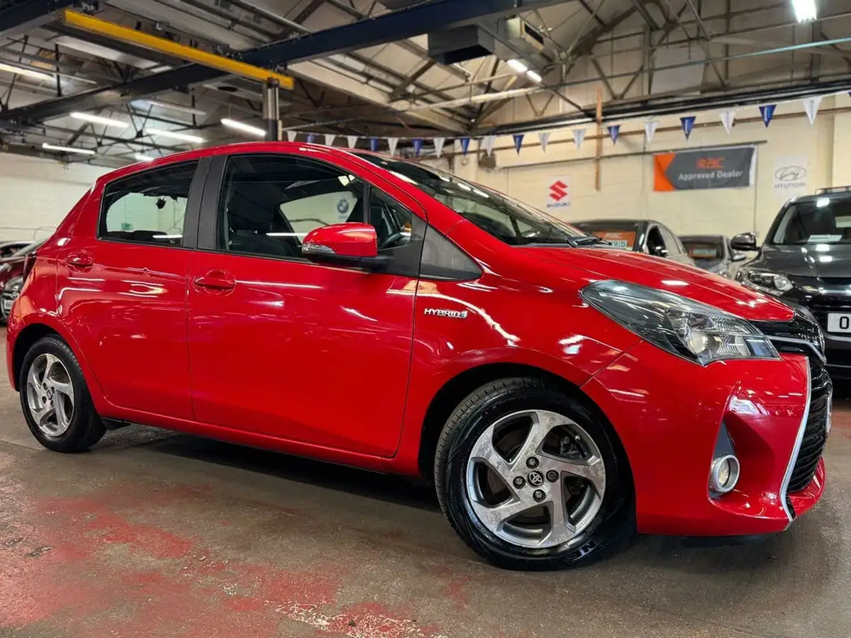 2015-toyota-yaris-15-vvt-i-icon-hybrid-big-6
