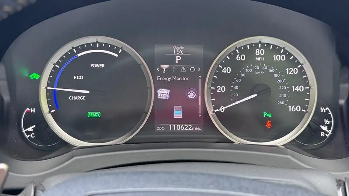 2015-lexus-is-300h-25-sport-big-31