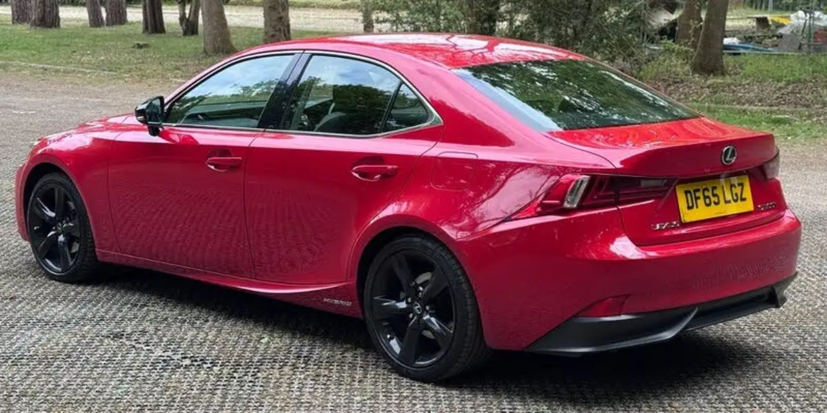 2015-lexus-is-300h-25-sport-big-7