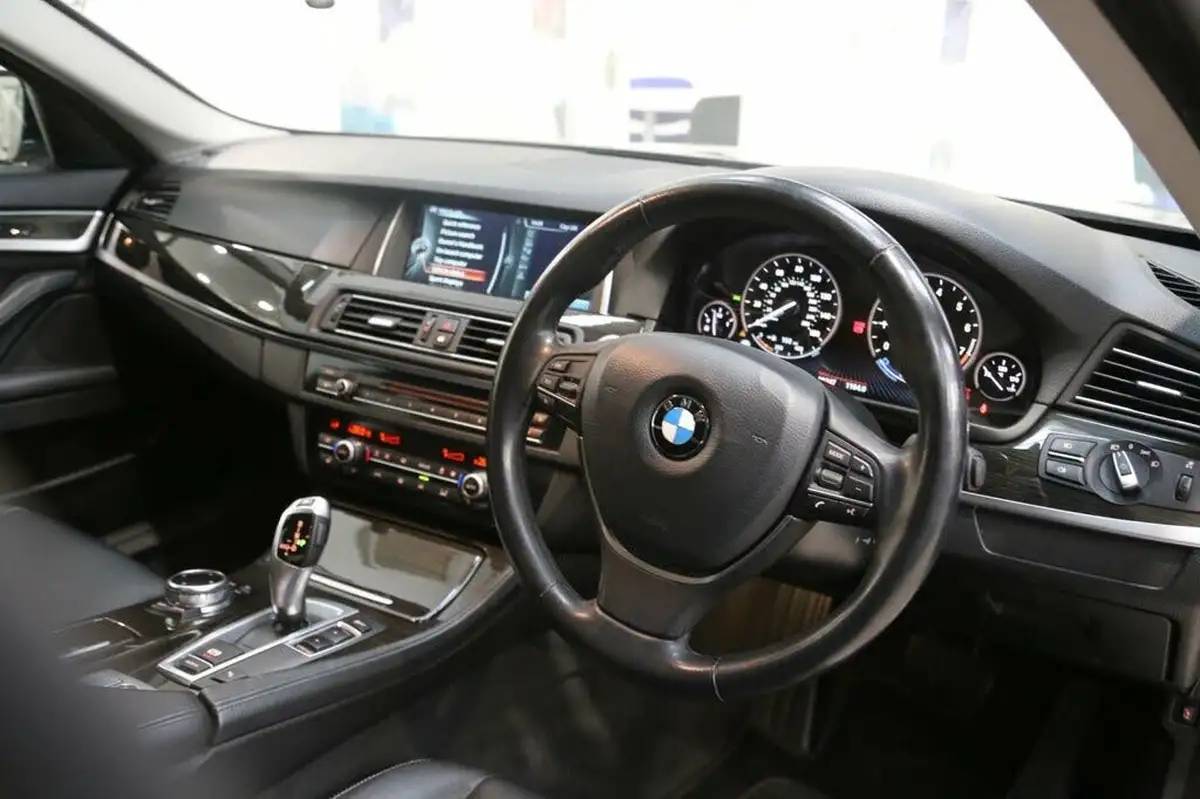 2014-bmw-5-series-20-528i-luxury-saloon-4d-auto-big-2