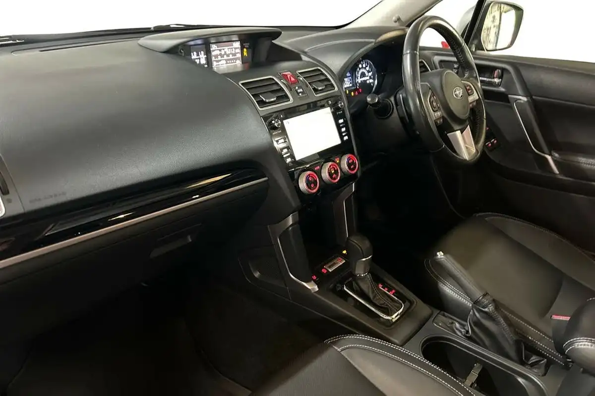 2018-subaru-forester-20-xe-premium-4x4-lineartronic-big-5