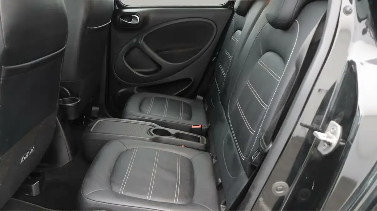 2022-smart-forfour-eq-exclusive-big-16