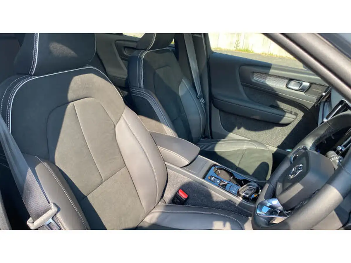 2022-volvo-xc40-15-t3-r-design-auto-big-8