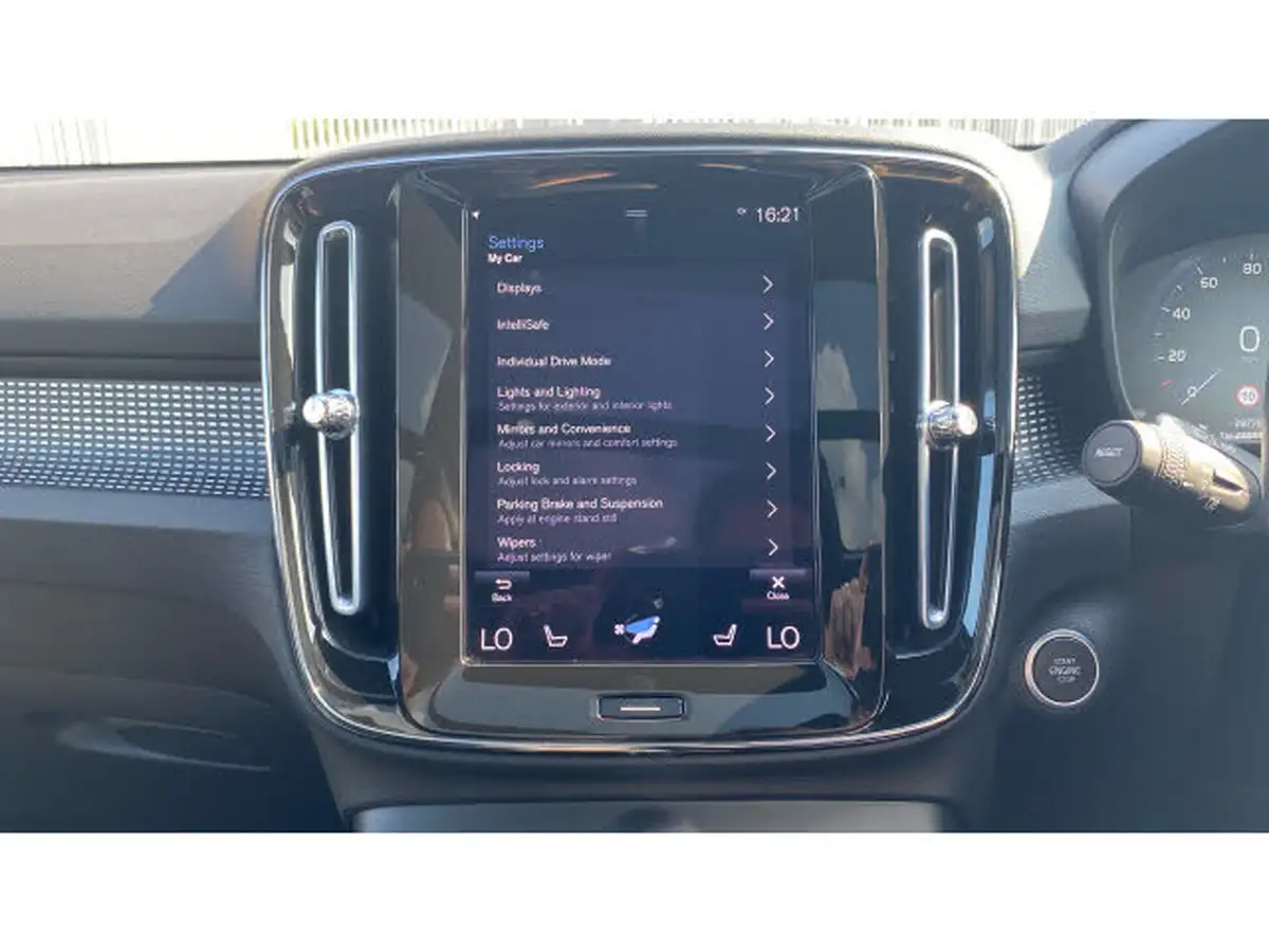 2022-volvo-xc40-15-t3-r-design-auto-big-32