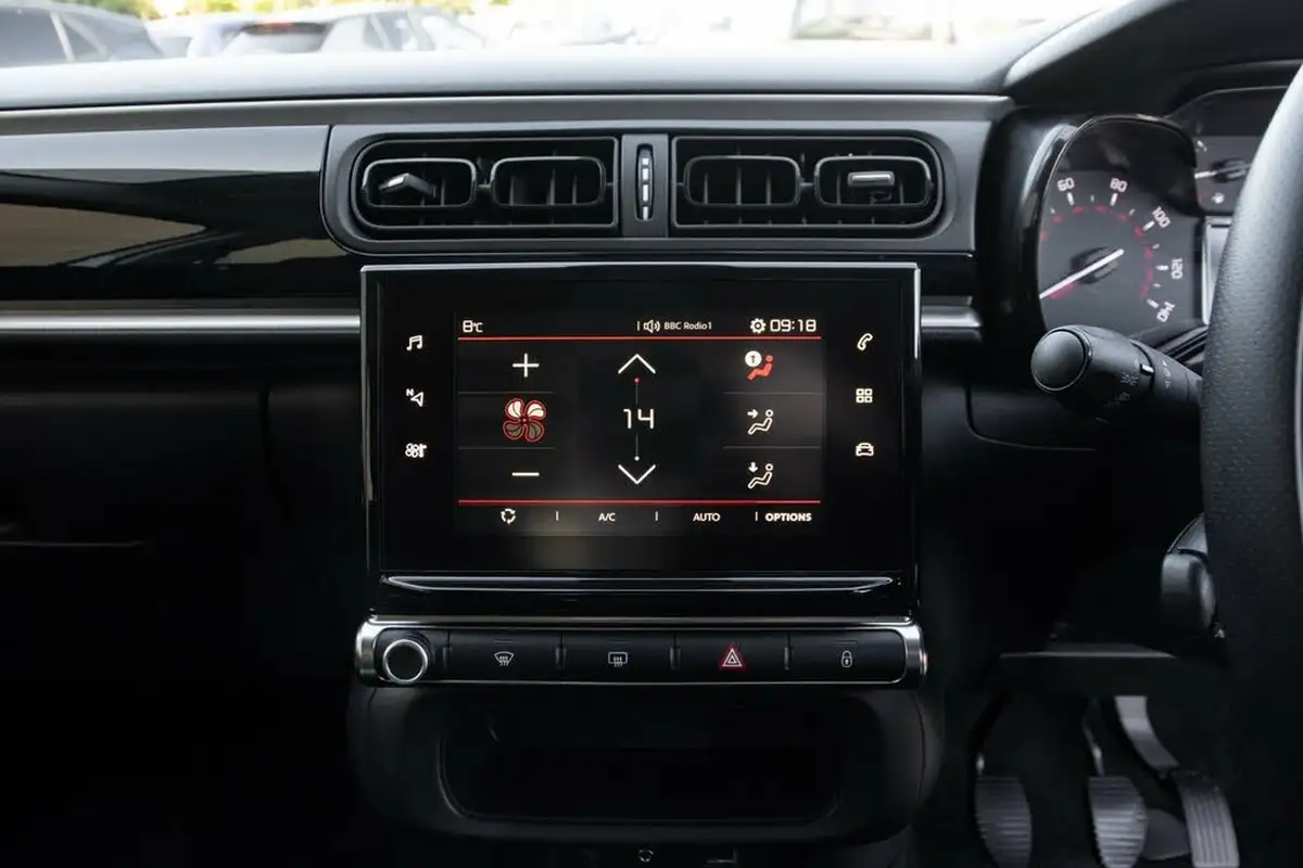 2018-citroen-c3-12-puretech-feel-82ps-big-22
