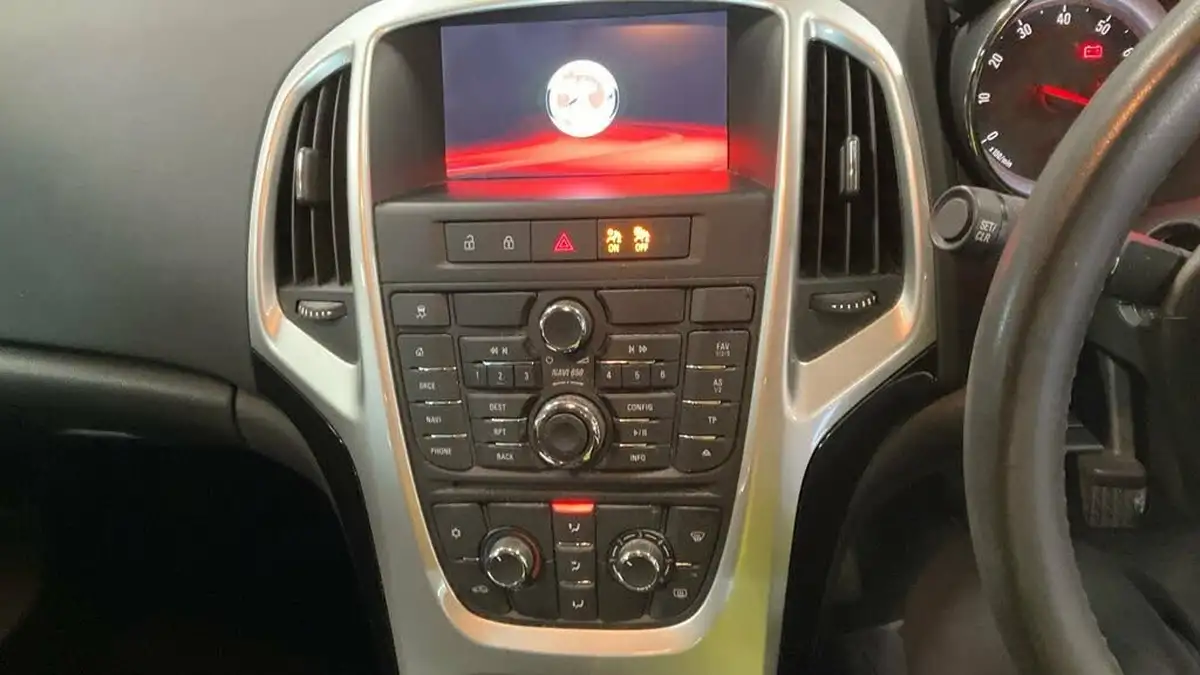 2015-vauxhall-astra-16-tech-line-gt-big-5