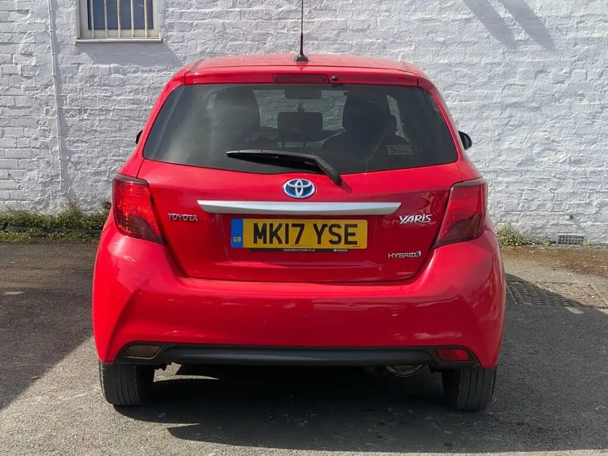 2017-toyota-yaris-15-vvt-i-icon-hybrid-big-7