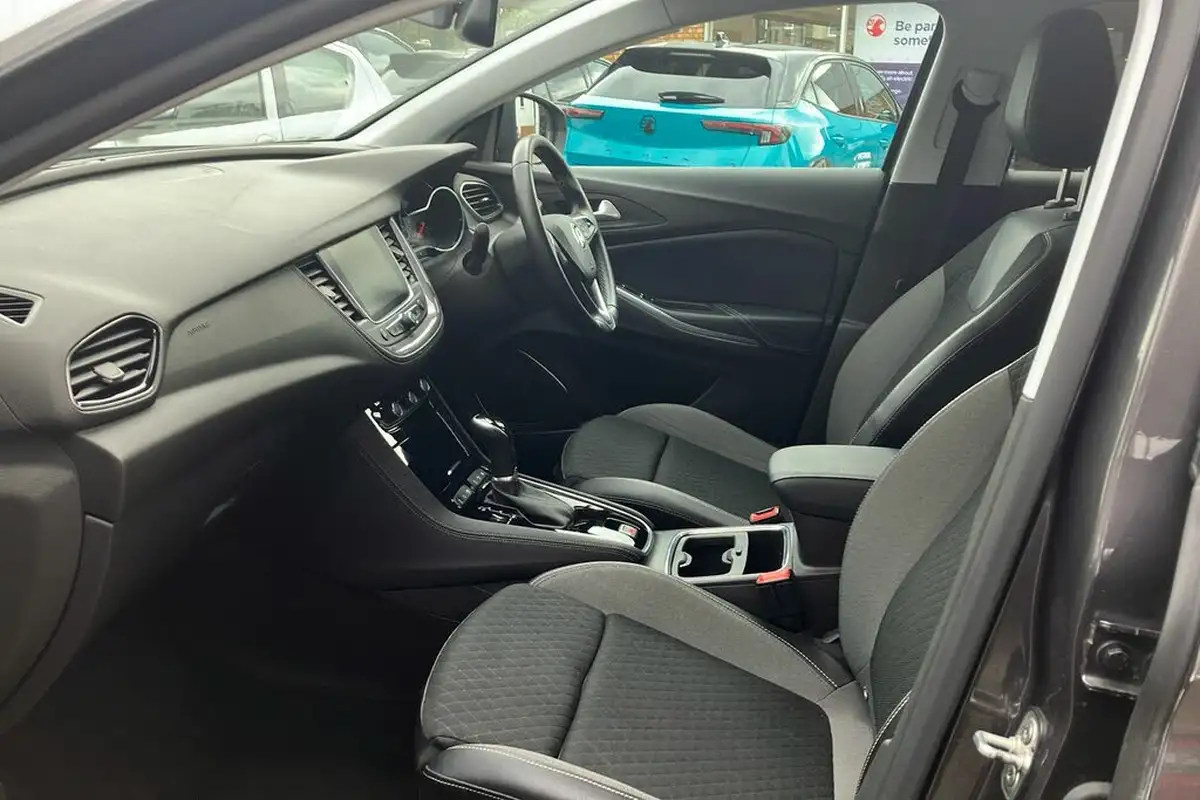 2019-vauxhall-grandland-x-12-sri-nav-auto-big-2