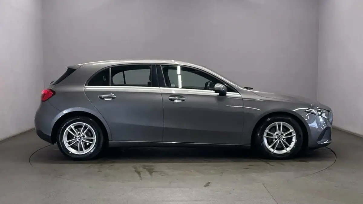 2019-mercedes-benz-a-class-15d-a180d-se-7g-dct-big-8