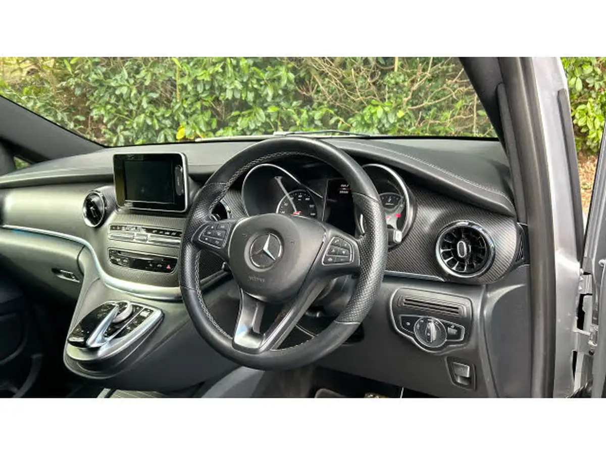 2020-mercedes-benz-v-class-20d-v300d-amg-line-extra-long-big-10