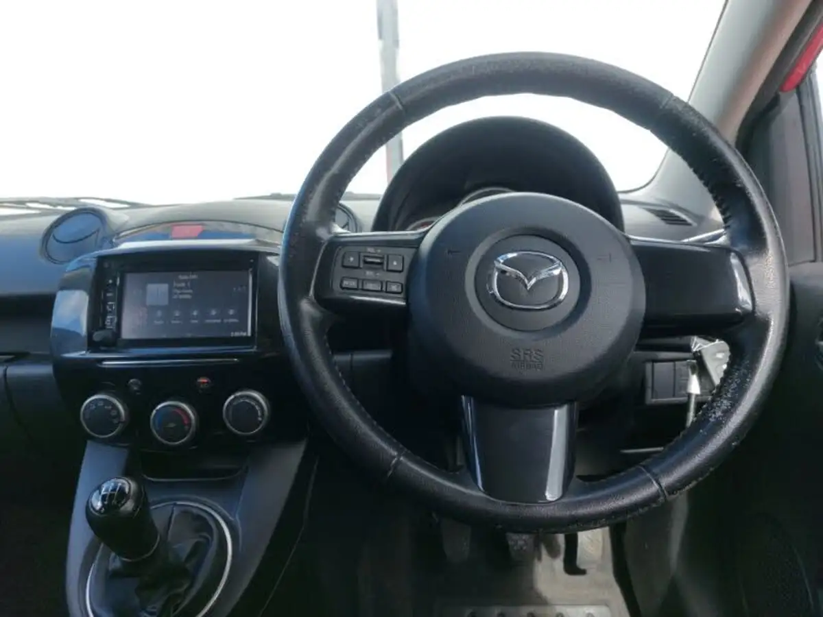 2014-mazda-mazda2-13-sport-venture-big-6