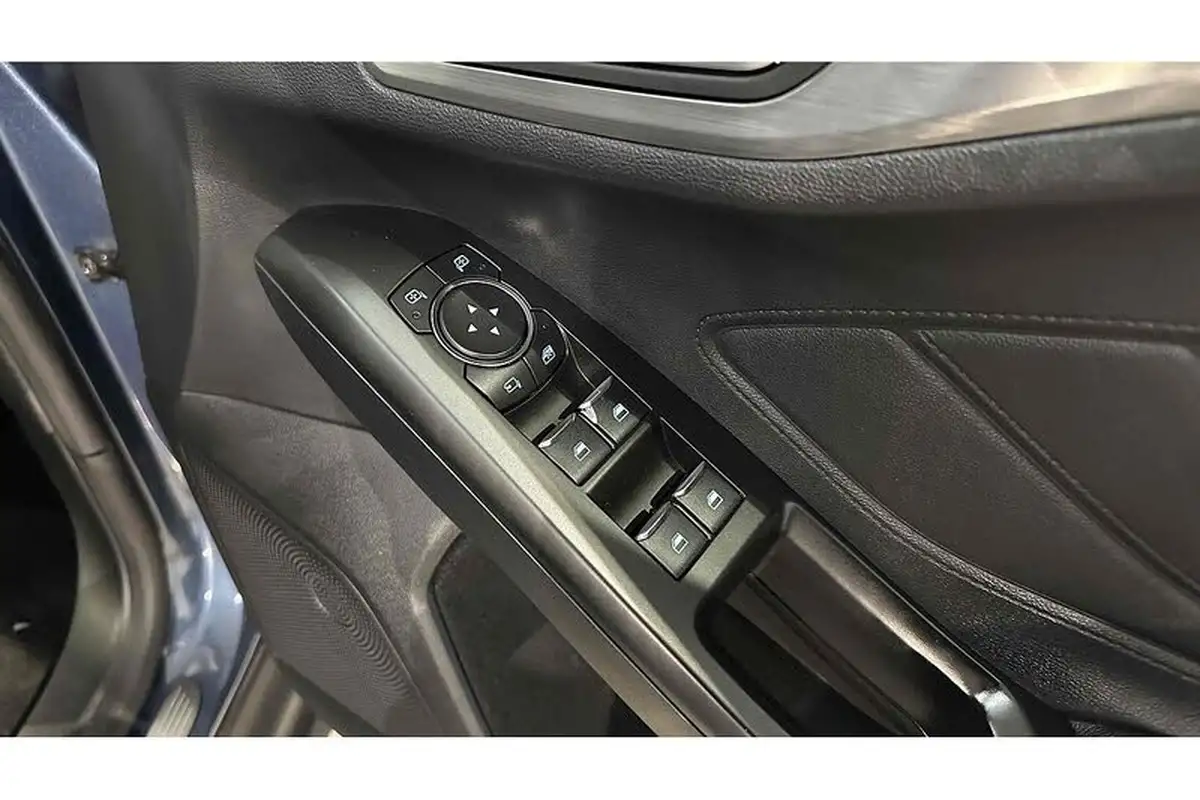 2019-ford-focus-10t-titanium-ss-hatchback-big-23