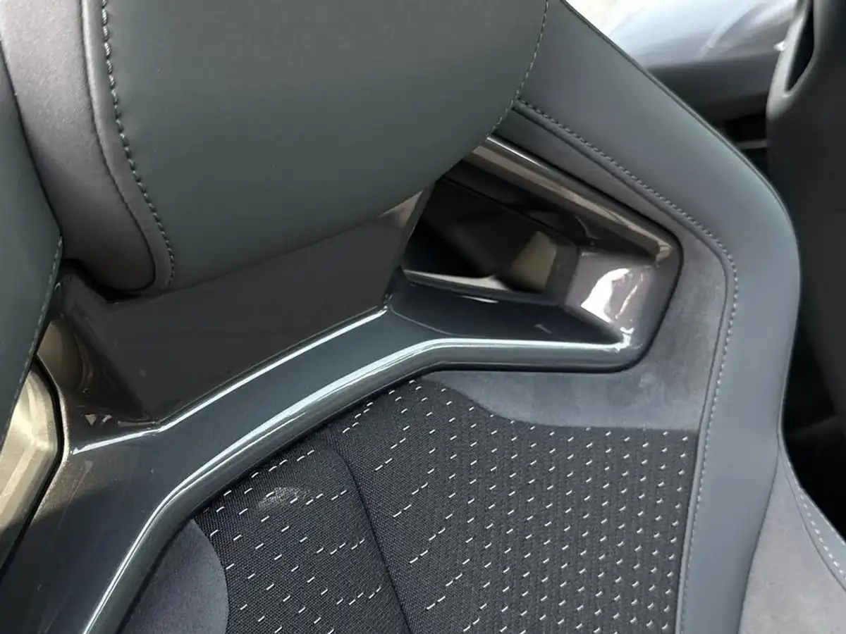 2024-cupra-born-e-vz-big-39