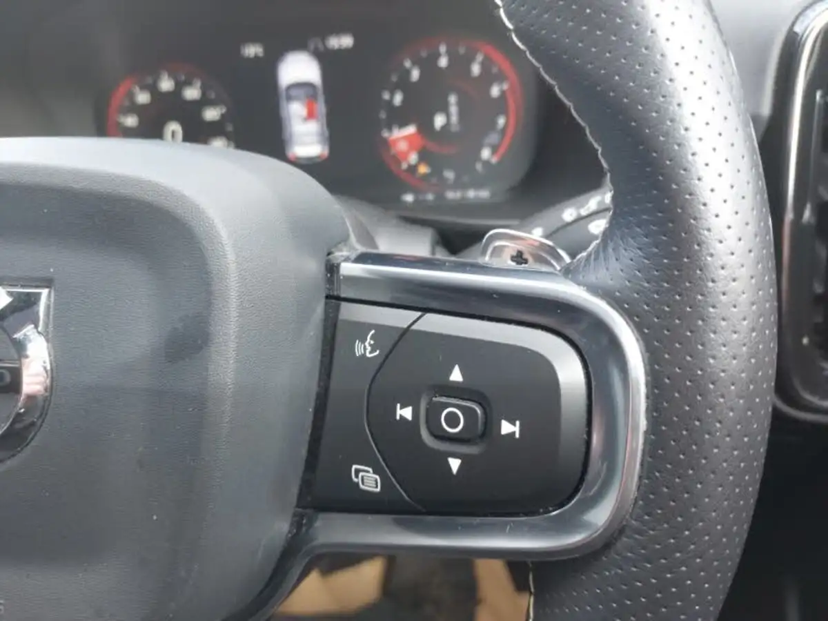 2019-volvo-xc40-20-t4-r-design-pro-big-12