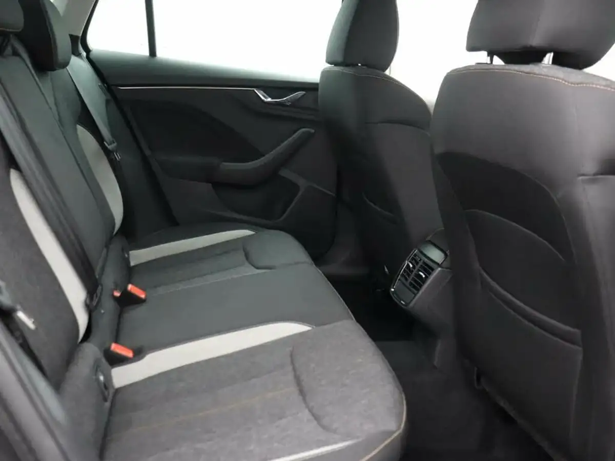 2022-skoda-scala-10-tsi-se-l-109ps-big-22