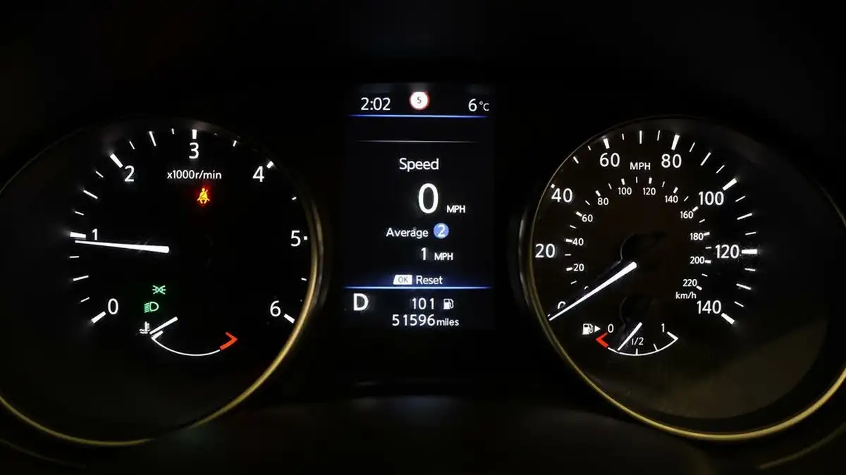 2019-nissan-qashqai-15dci-acenta-premium-17in-alloys-dct-big-9